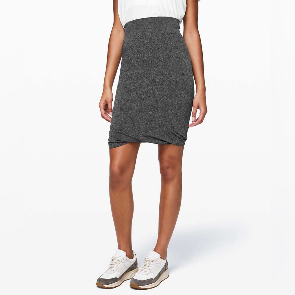 Lululemon. Boulevard Bliss Skirt. Black / White. Size 4.